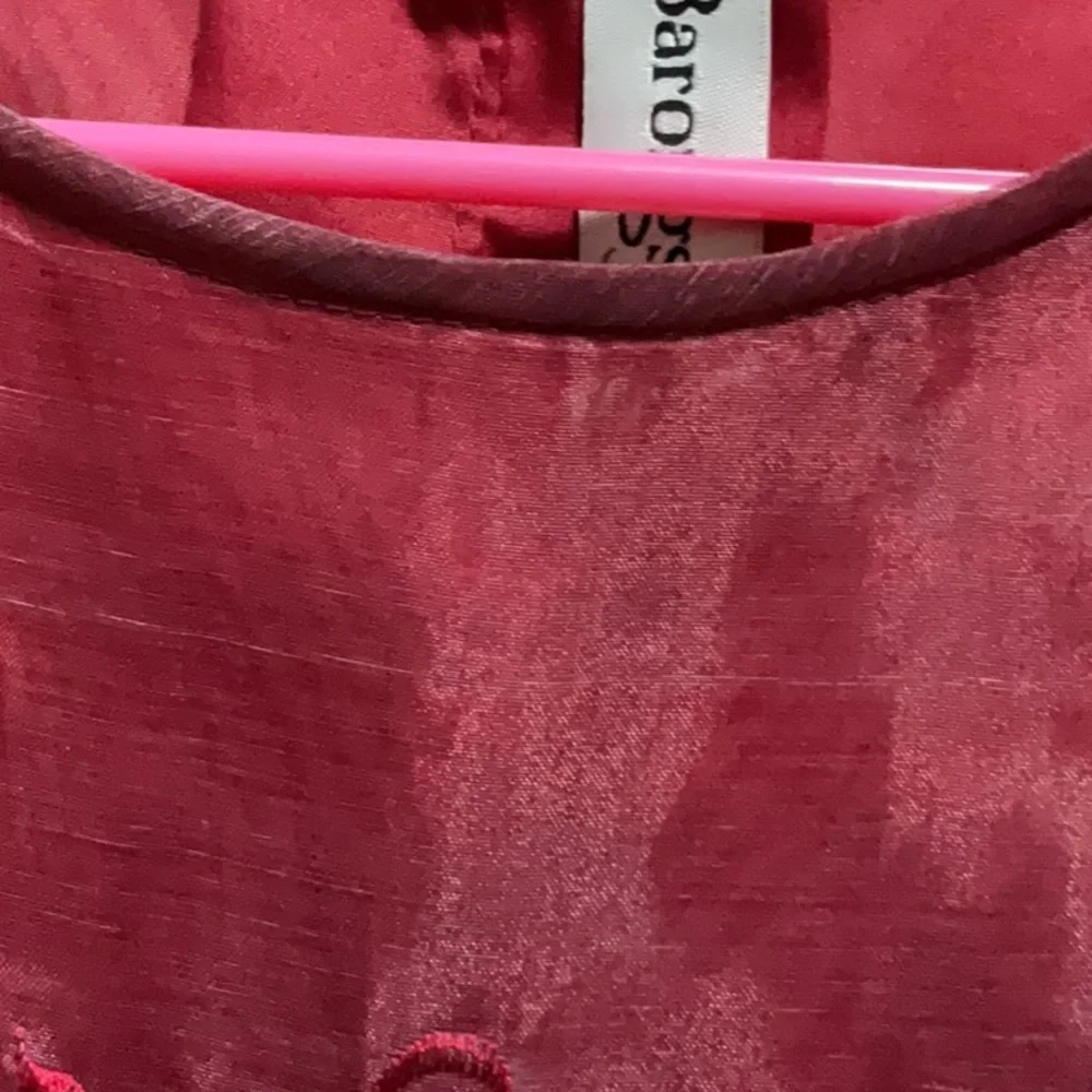 Red Floral Embroidered Top - Picture 4 of 6